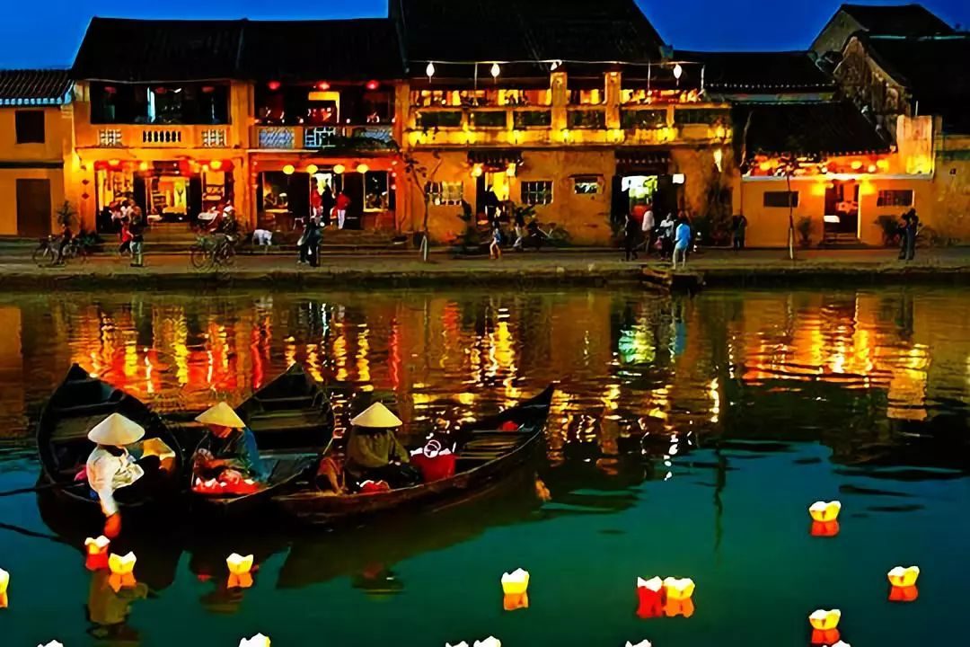 Hoi An night river with lanterns